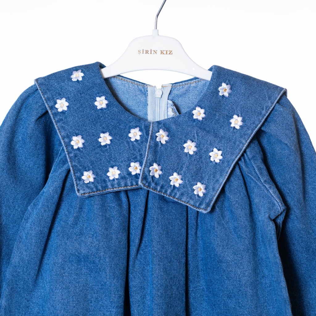 7051 Robe jean col fleurs 